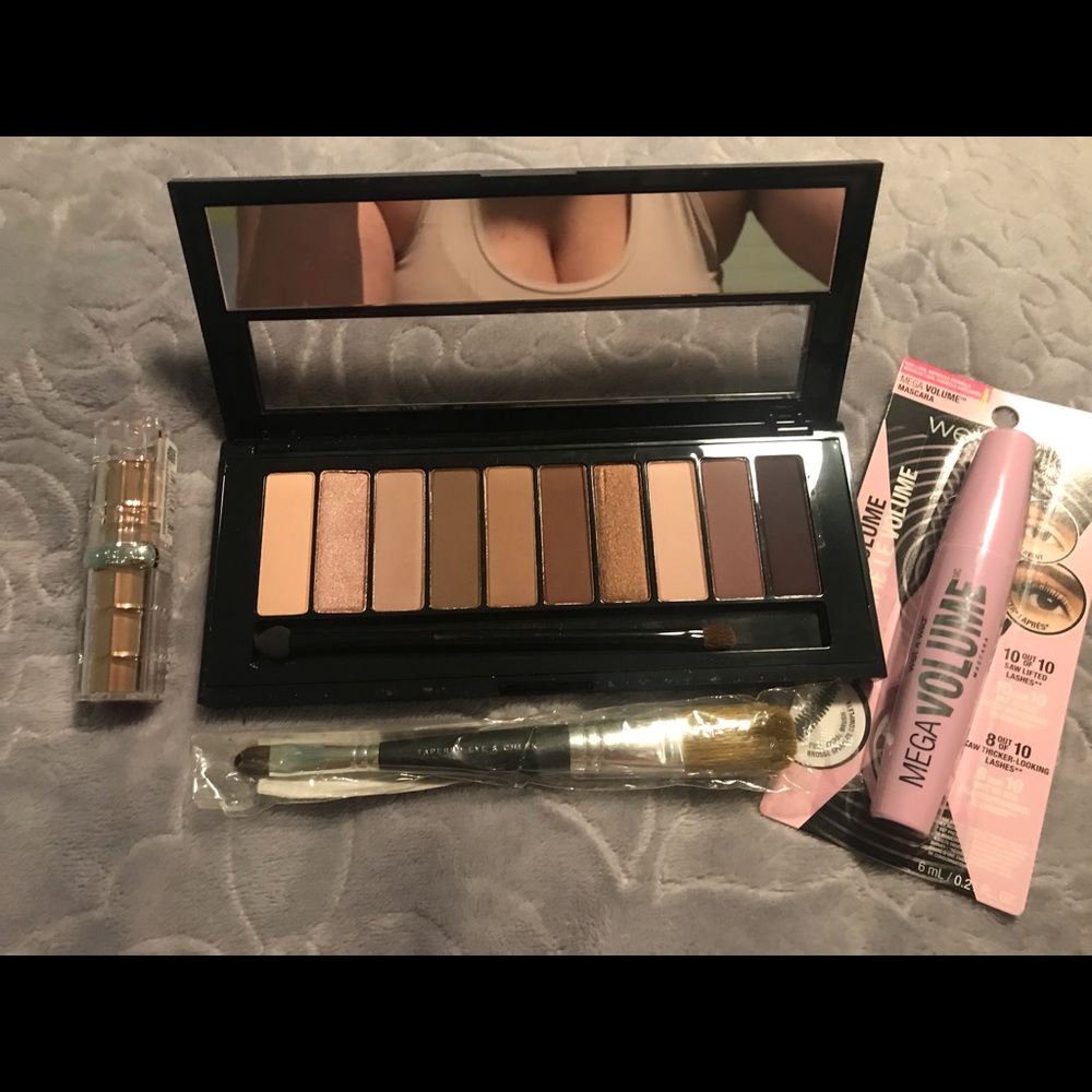 Makeup Bundle - Picture 2 of 16